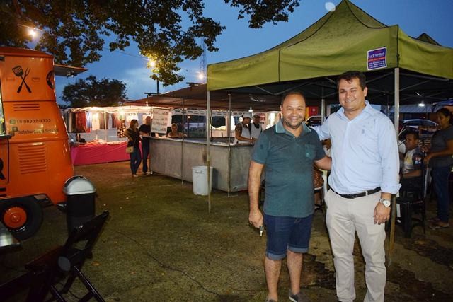 201832_FOTO - Poneis festeja implantação da Feira Noturna